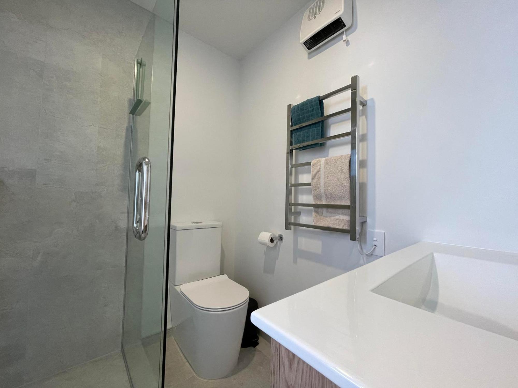 Luxury 2 Bedroom Townhouse Opposite Merivale Mall Christchurch Exterior photo